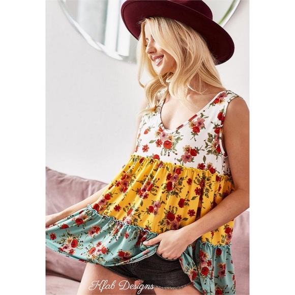 ❤️LAST 1! V Neck Soft Jersey Knit Floral Color Block Tiered Ruffle Top! - Picture 3 of 16